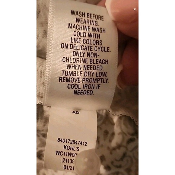 NWOT Croft  Barrow Womens Geo XS Button Up Top Collar Black White 3/4 Sleeve - Picture 5 of 8